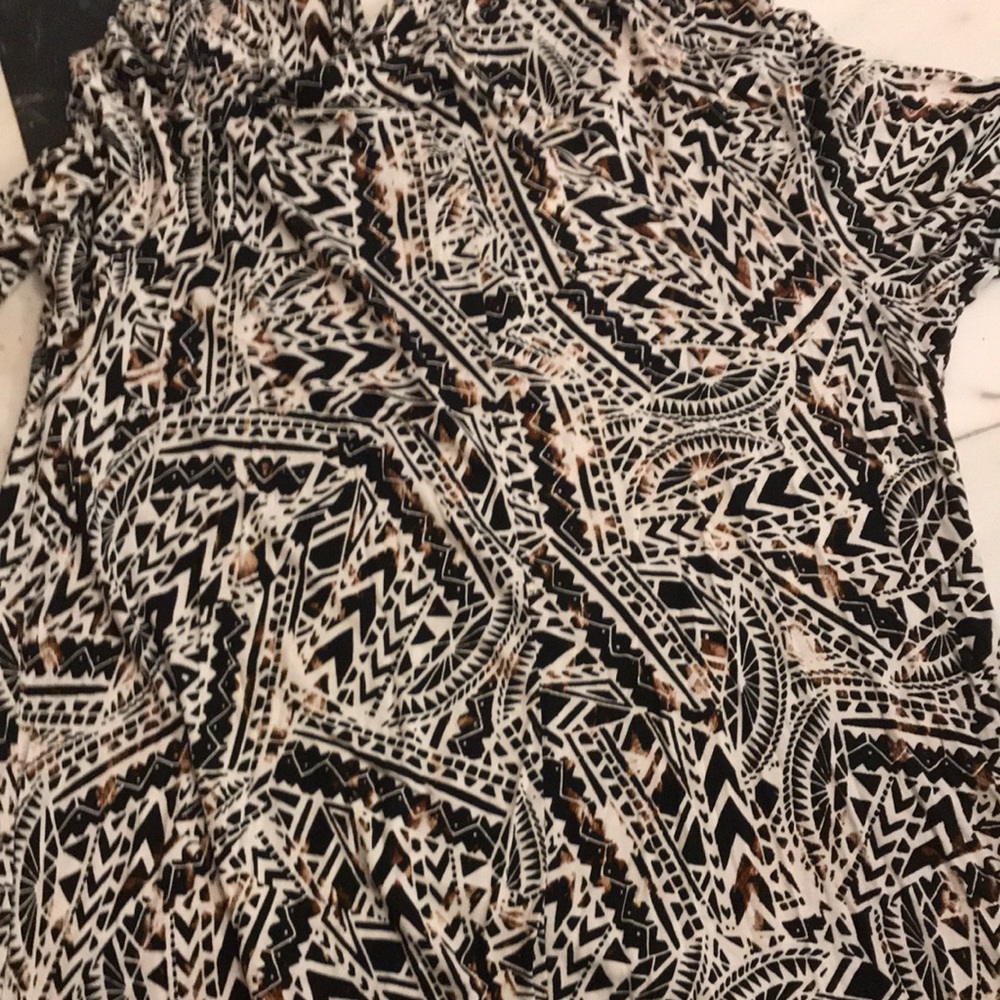 Softest top w hand sewn beads and decor neck area - Picture 10 of 10